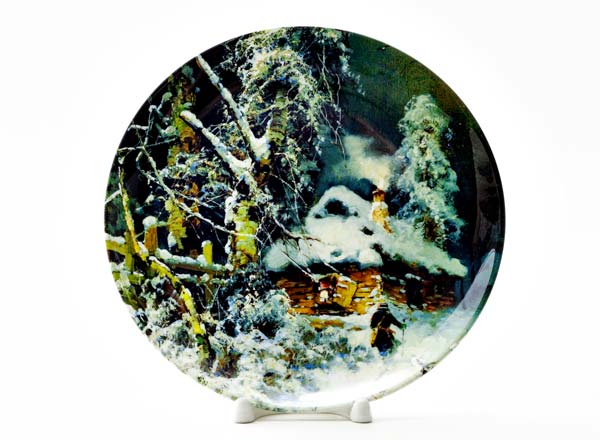 Декоративная тарелка Юлий Клевер Зимний пейзаж с избушкой