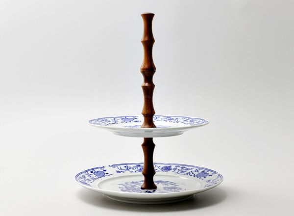 Serving stand two-tier Bulbous pattern. Zwiebelmuster Natalie