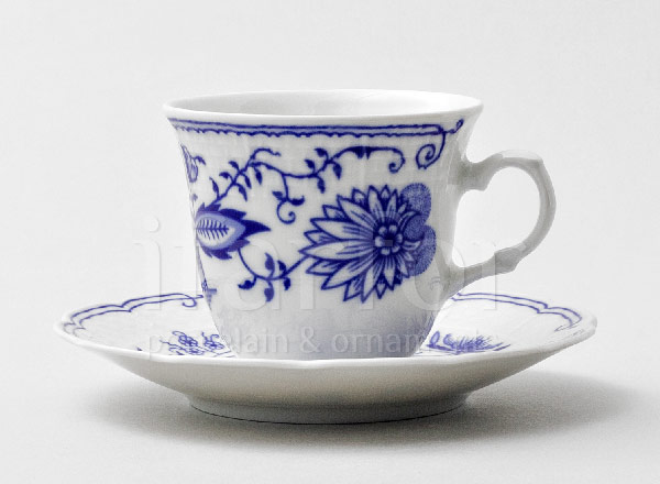 Cup and saucer second grade Bulbous pattern. Zwiebelmuster Natalie