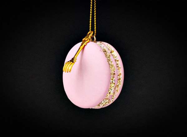 Елочная игрушка Пирожное-Макарон сиреневое