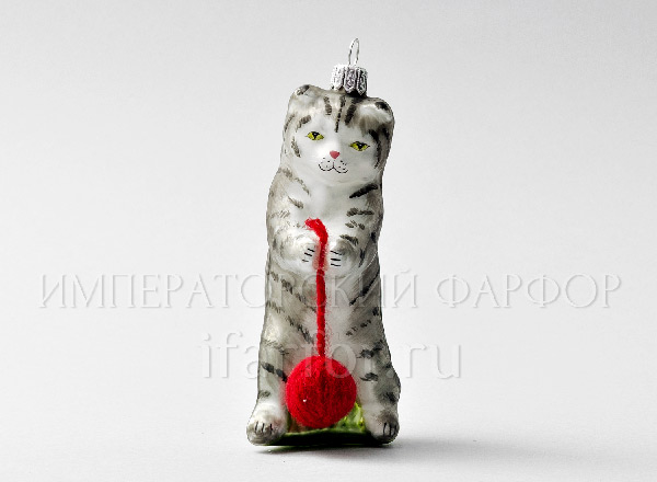Christmas tree toy Gray cat with a yarnball