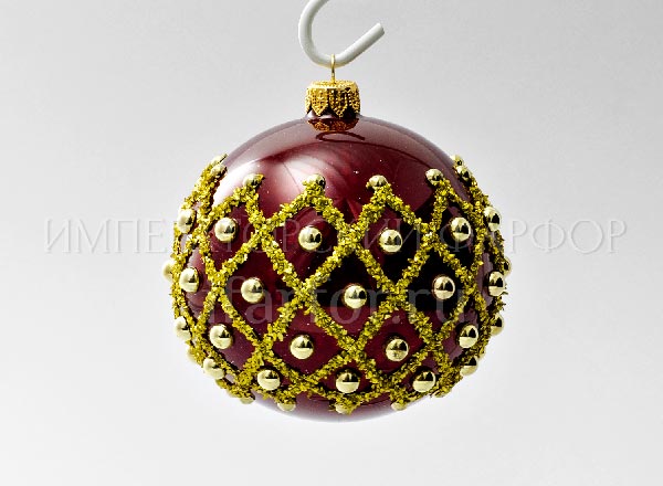 Christmas tree toy in a gift box Burgundy ball with gold mesh and beads