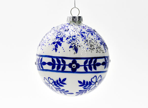Christmas tree toy Christmas ball White with silver-blue ornament