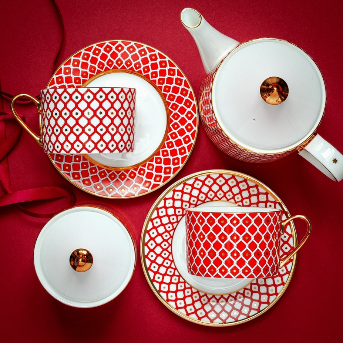 «Вы мимоходом сказали повару об лимоне, он и накромсал лимона; ему, варвару, и в мысль не приходило, что в лимоне три со