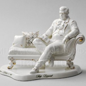 Скульптура Пьер Безухов Война и мир. Пьер Безухов белый с золотом