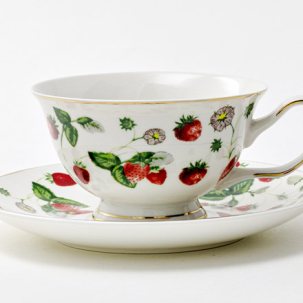 Чашка с блюдцем чайная Земляника 1/2 Royal Classics 200 мл.
