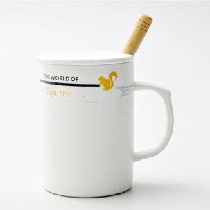 Кружка с крышкой и ложкой The world of squrirrel Royal Classics