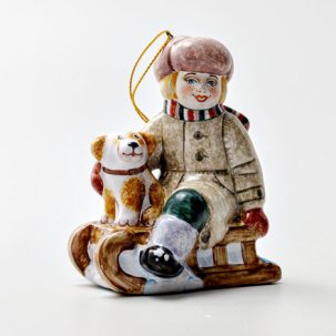 Елочная игрушка Мальчик на санках с собачкой