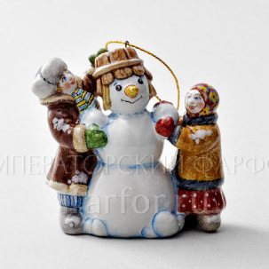 Елочная игрушка Дети лепят снеговика