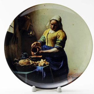 Декоративная тарелка Молочница