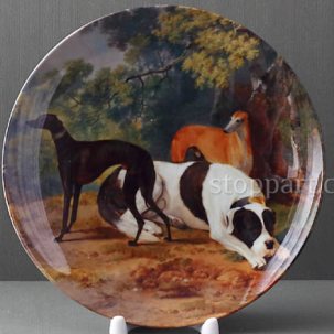 Декоративная тарелка Две борзые и мастиф