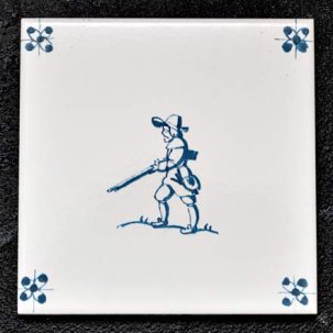 Изразец Голландский. Солдат с аркебузой 2