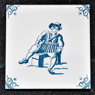 Изразец Голландский. Музыкант с гармошкой