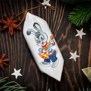 Елочная игрушка Конфета 3 Заяц с балалайкой