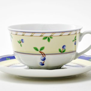 Чашка с блюдцем чайная Мелкие ягоды на бледно-желтом фоне 1/2 Роза