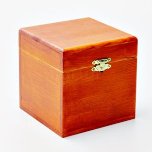 Шкатулка подарочная Шкатулка подарочная. Вишня Шкатулка 140 x 140 x 140 мм.