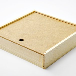 Шкатулка для 3х декоративных тарелок Шкатулка для трех декоративных тарелок. Сосна Шкатулка