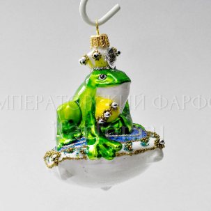 Елочная игрушка в подарочной коробке Царевна-лягушка на голубой подушке