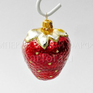 Елочная игрушка в подарочной коробке Клубника