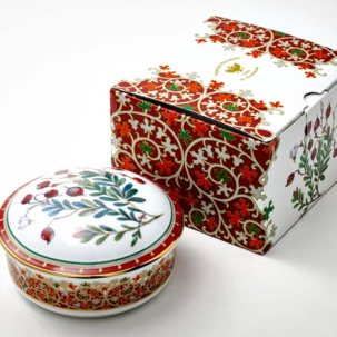 Туалетная коробочка в подарочной коробке Цветы и ягоды России. Клюква заповедная Круглая
