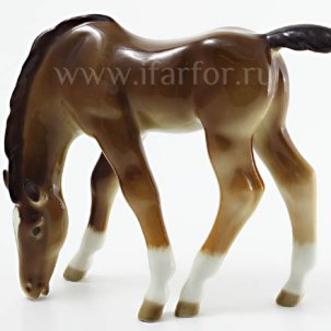 Скульптура Жеребенок пасущийся Гнедой