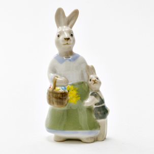 Скульптура Зайчиха-мама Мария