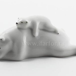 Скульптура Медведица с медвежонком м.р. Белый