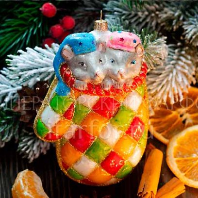 Елочная игрушка «Мышки в варежке»