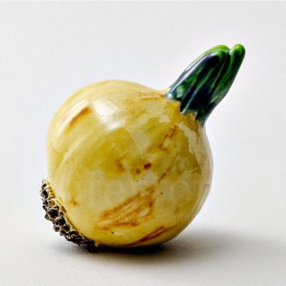 Скульптура «Лук пророщенный малый»