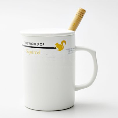 Кружка с крышкой и ложкой «The world of squrirrel»