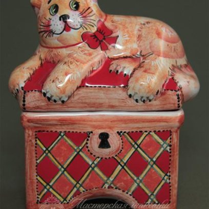 Шкатулка «с котом» Майолика. 105 x 90 мм.