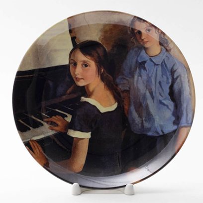 Декоративная тарелка Девочки у рояля