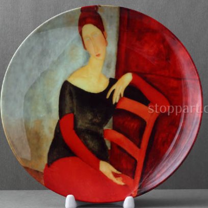 Декоративная тарелка «Жанна Эбютерн на красном стуле»