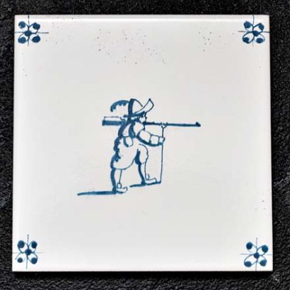 Изразец «Голландский. Солдат с аркебузой» Керамика. 97 x 97 мм.