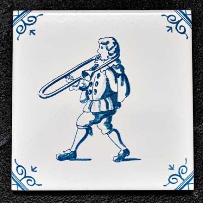 Изразец «Голландский. Музыкант с тромбоном»