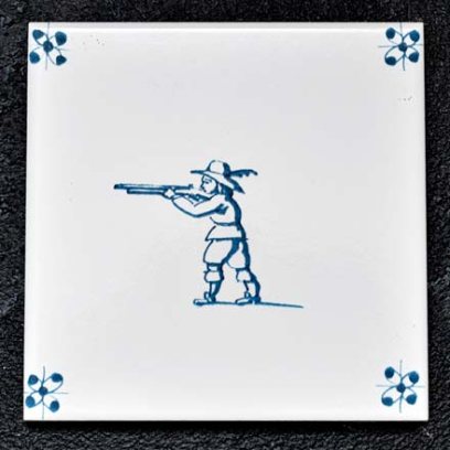 Изразец «Голландский. Солдат с мушкетом»