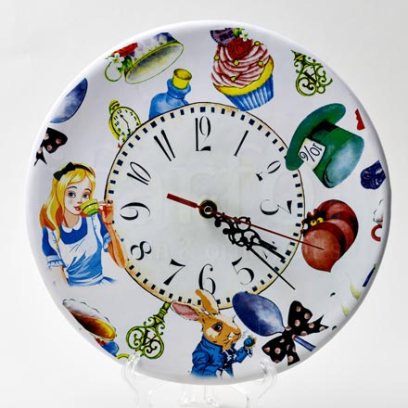 Часы Безумное чаепитие Круглая