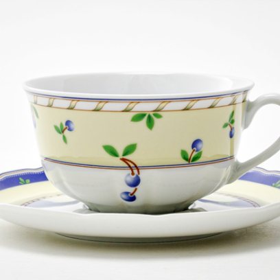 Чашка с блюдцем чайная «Мелкие ягоды на бледно-желтом фоне» 1/2