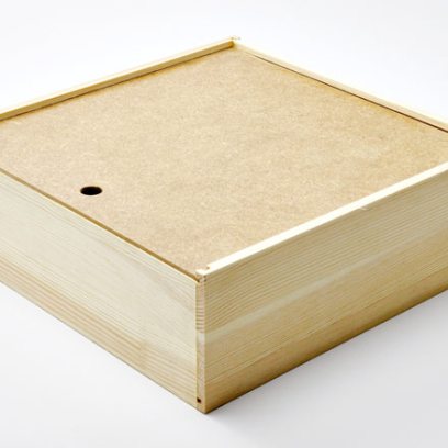 Шкатулка для 6 декоративных тарелок Шкатулка для шести декоративных тарелок. Сосна Шкатулка