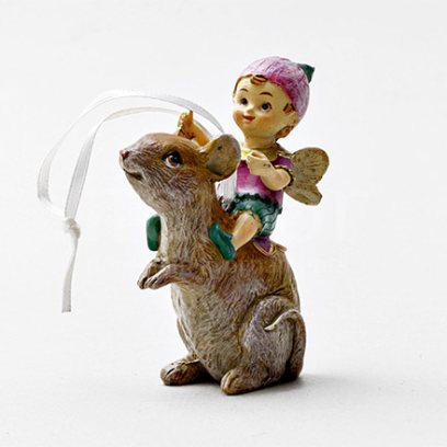 Елочная игрушка «Малышка-фея на мышке»