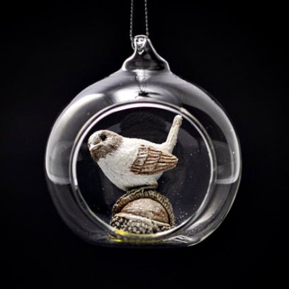 Елочная игрушка «Птичка на орешке в открытом шаре»