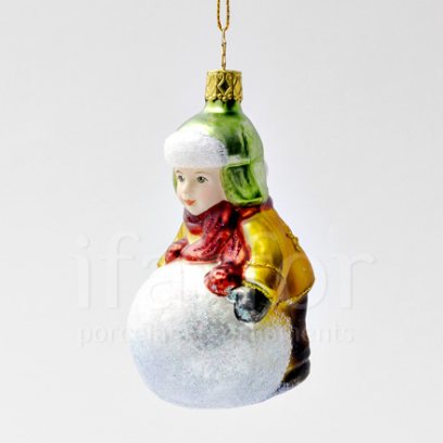 Елочная игрушка Зимние забавы. Мальчик со снежком