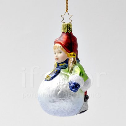 Елочная игрушка Зимние забавы. Девочка со снежком