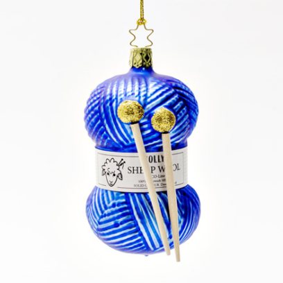 Елочная игрушка «Пряжа на спицах синяя»
