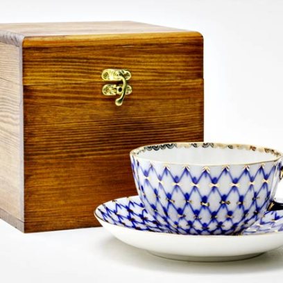 Чашка с блюдцем в деревянной шкатулке «Кобальтовая сетка» 1/3