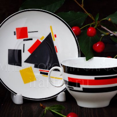 Чашка с блюдцем «Горизонтальное движение» 1/2