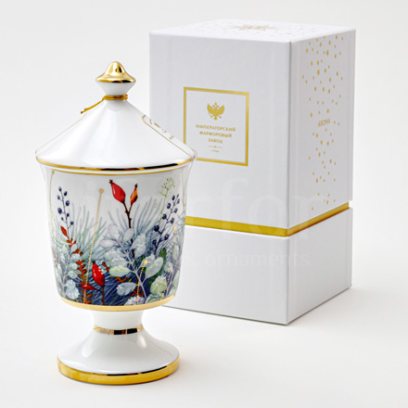 Свеча ароматическая в фарфоровом подсвечнике «Пряная карамель»