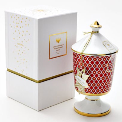 Свеча ароматическая в фарфоровом подсвечнике «Черничные ночи»