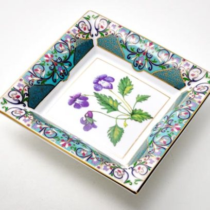 Подставка для мелочи в подарочной коробке Цветы и ягоды России. Фиалка надрезанная Квадратная