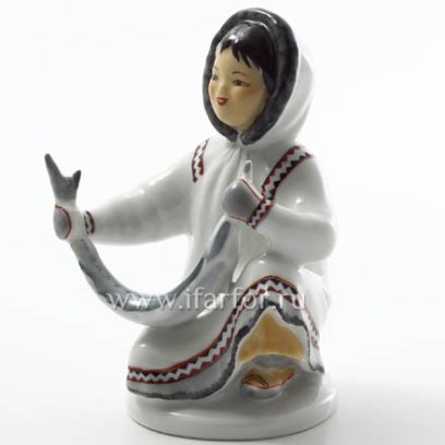 Скульптура «Якутка с севрюгой»